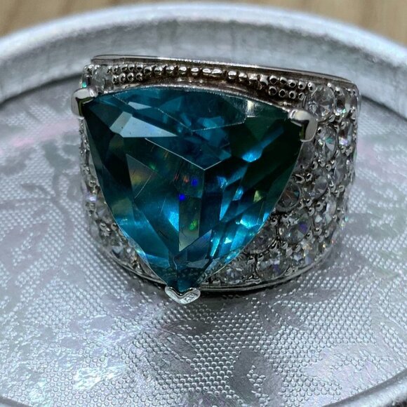 Real Collectibles by Adrienne 925 Faux Blue Topaz Crystals Ring Size 5.25 - Picture 1 of 7